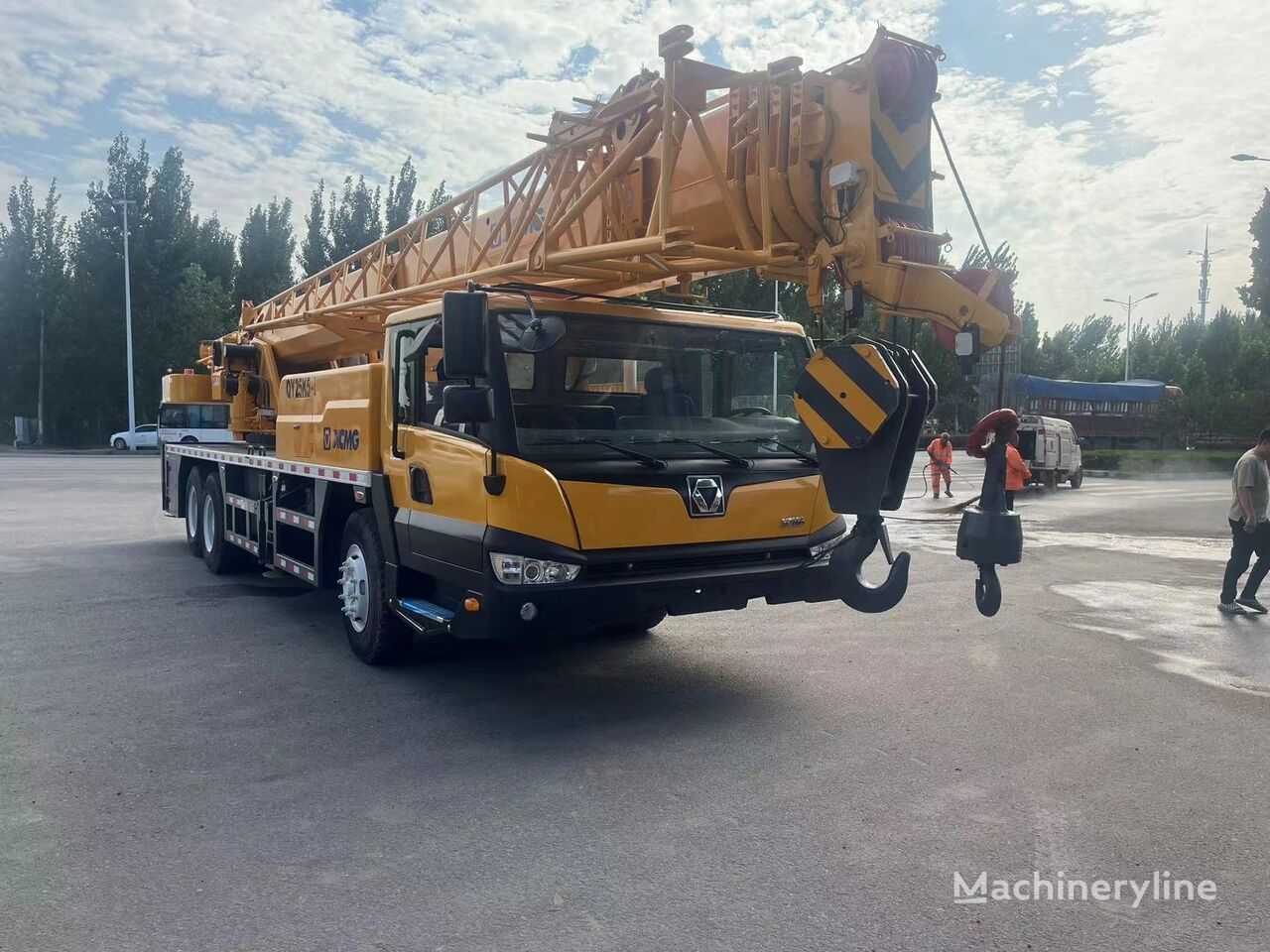 автокран XCMG XCMG QY25K5-1 used 25-ton hydraulic mounted mobile truck crane